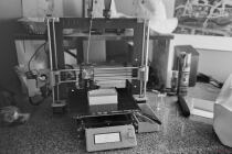 Prusa Mk3S printing a box.f/2.8 1/60s